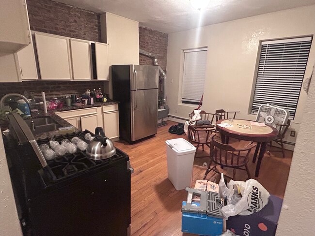 88 Hammond St, Unit 8