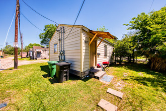 5817 Downing St in Houston, TX - Building Photo - Building Photo