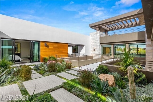 property at 4 Soaring Bird Ct