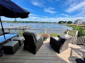 57 Green St in Portsmouth, RI - Building Photo