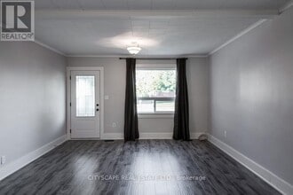 25 Stafford St in Woodstock, ON - Building Photo - Building Photo