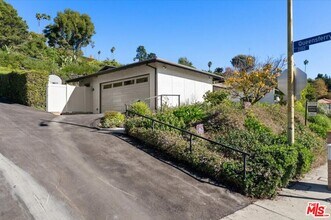 13521 Bayliss Rd in Los Angeles, CA - Building Photo - Building Photo