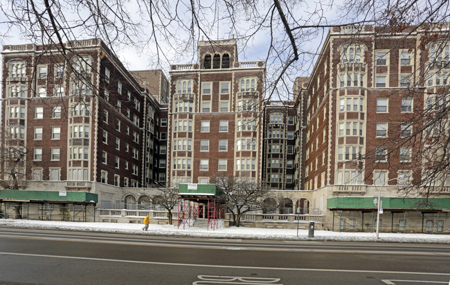 Jeffery Towers in Chicago, IL - Foto de edificio - Building Photo