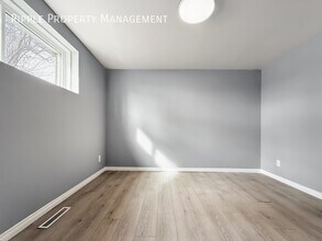 9208-9127 127 Ave NW in Edmonton, AB - Building Photo - Building Photo