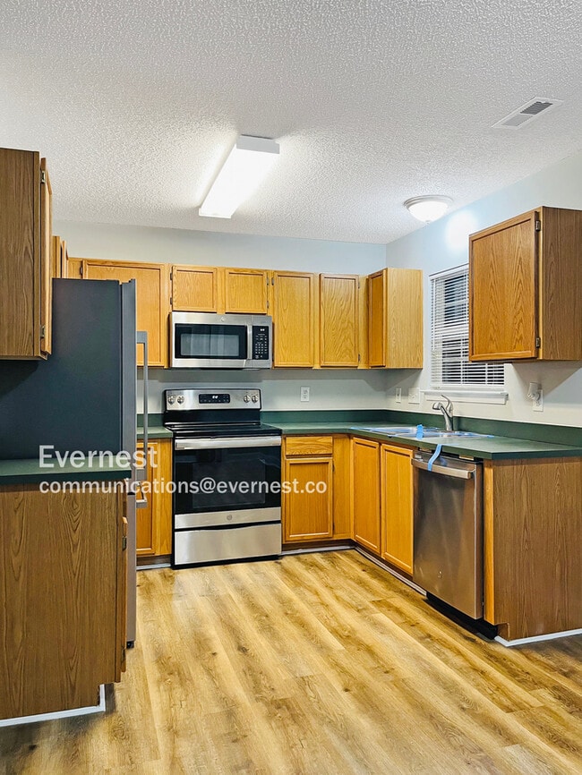 2002 Pleasant Dale Dr in Charlotte, NC - Building Photo - Building Photo