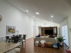 1232 Pitusa Ct in West Palm Beach, FL - Building Photo - Building Photo