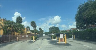 17901 NW 68th Ave in Hialeah, FL - Building Photo