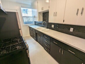 817 S Windsor Blvd in Los Angeles, CA - Foto de edificio - Building Photo