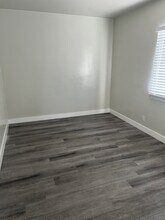 1232 W 94th St in Los Angeles, CA - Foto de edificio - Building Photo