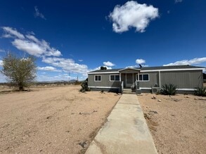 14755 Calendula St in Adelanto, CA - Building Photo - Building Photo