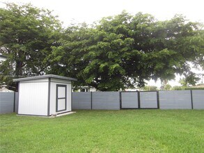 8760 SW 20th St in Miami, FL - Building Photo - Building Photo