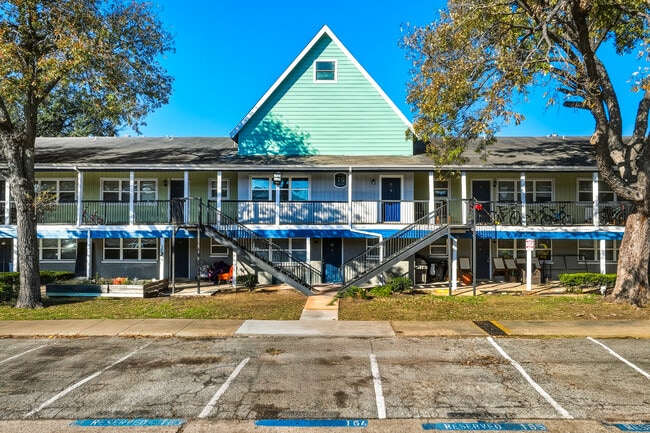 Stonehaven at the Galleria in Houston, TX - Building Photo - Building Photo