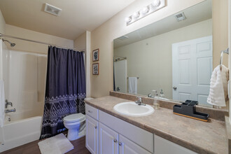 Coryell Crossing in Springfield, MO - Building Photo - Interior Photo