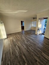1250 Yosemite Dr in Los Angeles, CA - Building Photo - Building Photo