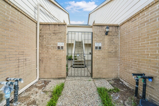 2277 S Kirkwood Rd