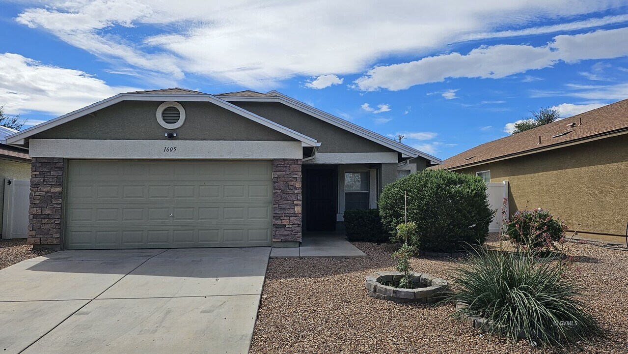1605 Copper Canyon Dr in Safford, AZ - Building Photo