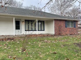 235 N Michigan St in Lawrence, KS - Building Photo