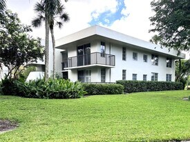 901 W Cypress Ln in Pompano Beach, FL - Building Photo