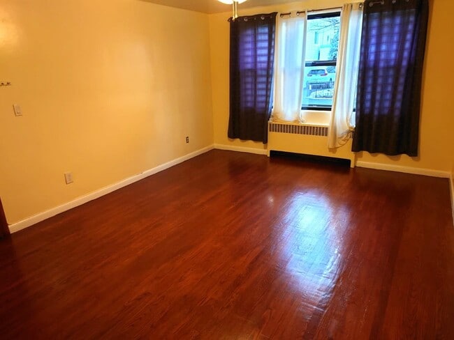 6129 Jackson St in West New York, NJ - Building Photo - Building Photo