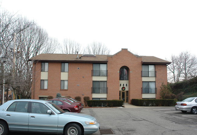 Bradley Court Apartment in Pittsburgh, PA - Building Photo - Building Photo