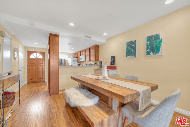 property at 5624 Las Virgenes Rd