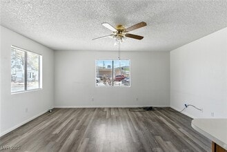 215 Zinc St in Henderson, NV - Building Photo - Building Photo