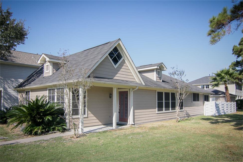 10111 Farrell Dr in Houston, TX - Building Photo
