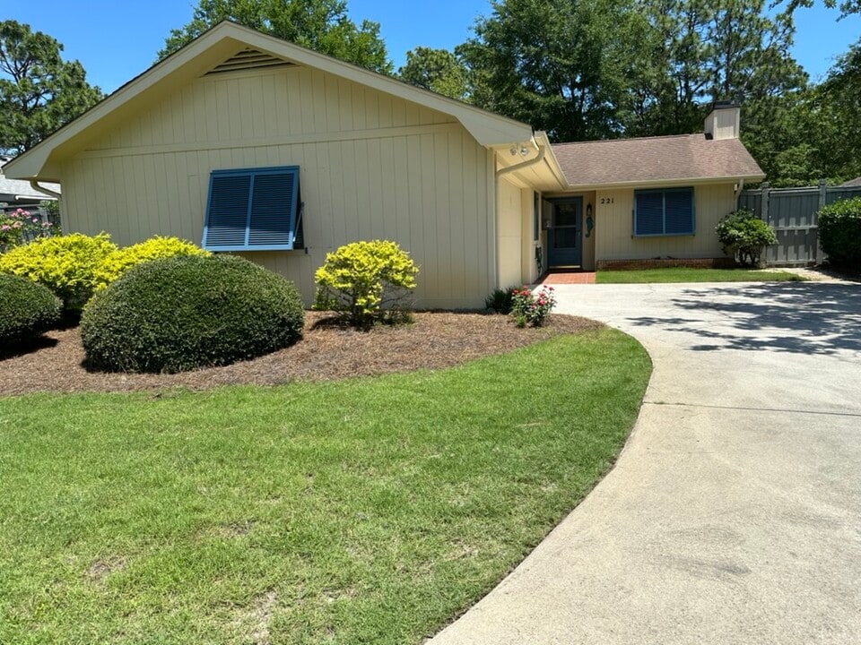 221 Bogey Dr in Wilmington, NC - Foto de edificio