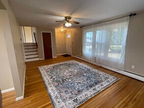 10 Larry Ln in Portsmouth, NH - Building Photo - Building Photo