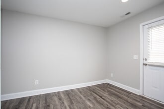 Caswell at Riverwalk in Jacksonville, NC - Foto de edificio - Interior Photo