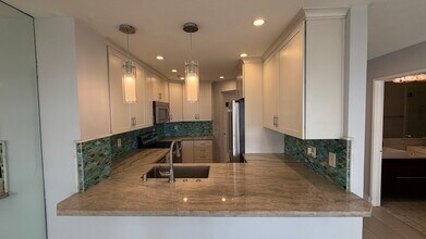 1200 Pacific Coast Hwy, Unit 117 in Huntington Beach, CA - Building Photo - Building Photo