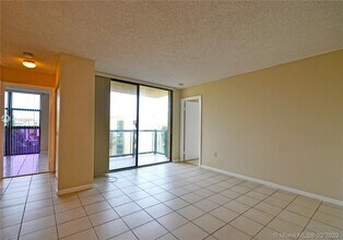 11790 SW 18th St-Unit -505-3 in Miami, FL - Foto de edificio - Building Photo