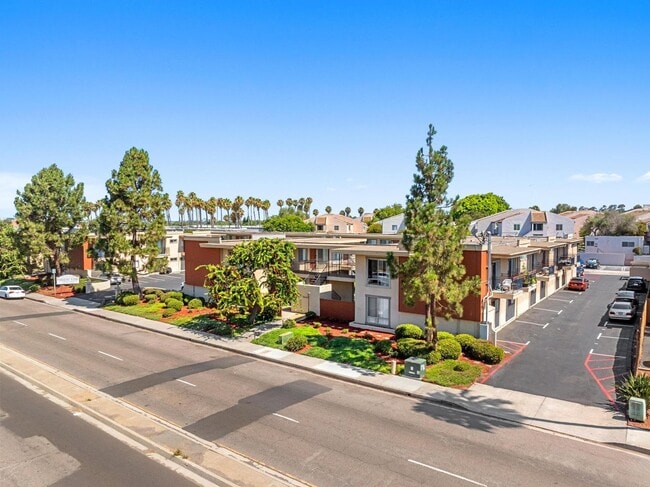 7434 Mesa College Dr in San Diego, CA - Building Photo - Building Photo