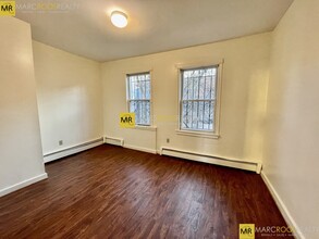 1576 Tremont St, Unit 2 in Boston, MA - Foto de edificio - Building Photo