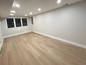 1443 W Oakdale Ave in Chicago, IL - Building Photo - Building Photo