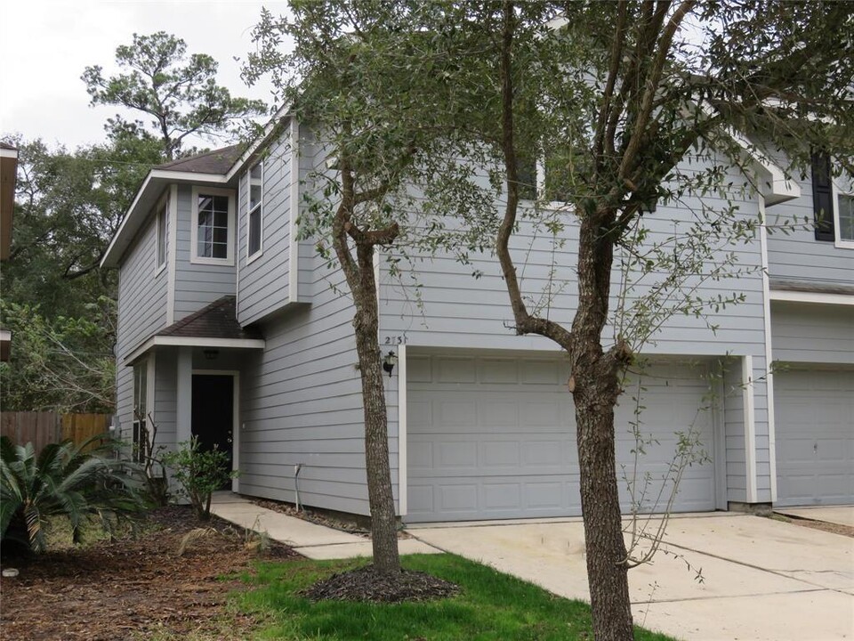 2731 Hackamore Hollow Ln in Houston, TX - Building Photo