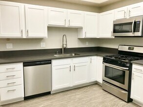 Kester View in Van Nuys, CA - Building Photo - Interior Photo