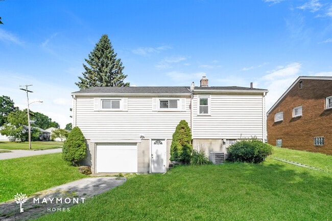 501 Mona Ln in Youngstown, OH - Building Photo - Building Photo