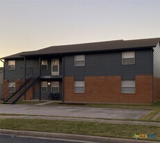 1005 Eastside Dr in Killeen, TX - Building Photo