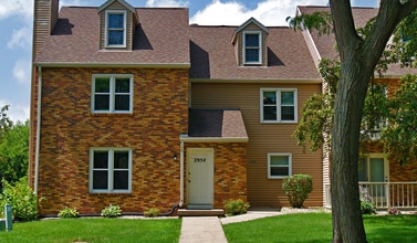 2933 Cimarron Trl in Madison, WI - Foto de edificio - Building Photo