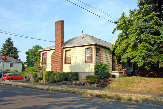 3223 NE Emerson St in Portland, OR - Building Photo - Building Photo