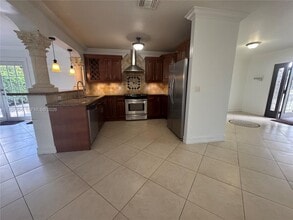 6580 Lake Blue Dr in Hialeah, FL - Building Photo - Building Photo