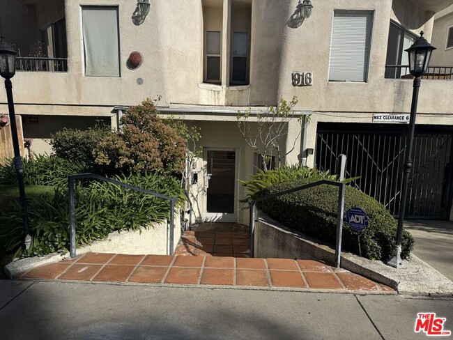 916 S Shenandoah St in Los Angeles, CA - Building Photo - Building Photo