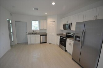 3305 Bassie Ct in Ft. Myers, FL - Foto de edificio - Building Photo