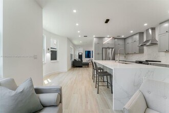 3125 Paola Dr in Miami, FL - Building Photo - Building Photo