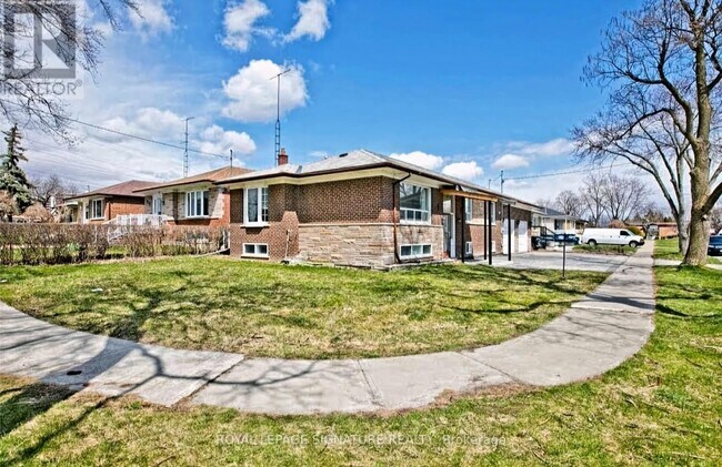 31 Romulus Dr in Toronto, ON - Building Photo - Building Photo