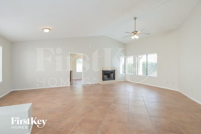 3240 N Hill Farm Dr in Tucson, AZ - Foto de edificio - Building Photo