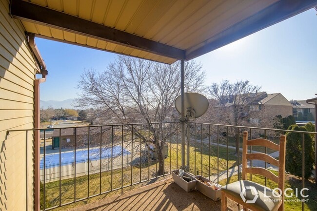 4128 S Oak Meadows Dr in Taylorsville, UT - Building Photo - Building Photo