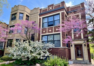 734 Mulford St, Unit Garden Apartment in Evanston, IL - Foto de edificio - Building Photo