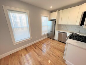 363 Beacon St, Unit 3 in Somerville, MA - Building Photo - Building Photo